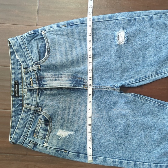 Pretty Little Thing High Waisted Ripped Jeans - Picture 4 of 8